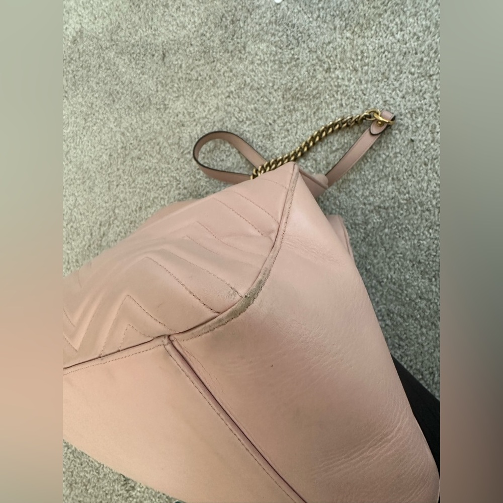 Well worn but beautiful Pink Gucci Purse - Picture 7 of 16